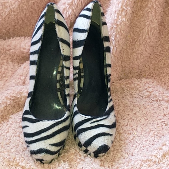 SOLD ON FACEBOOK MARKETPLACE - Picture 3 of 9